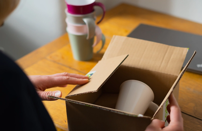 Ein Päckchen wird gepackt
